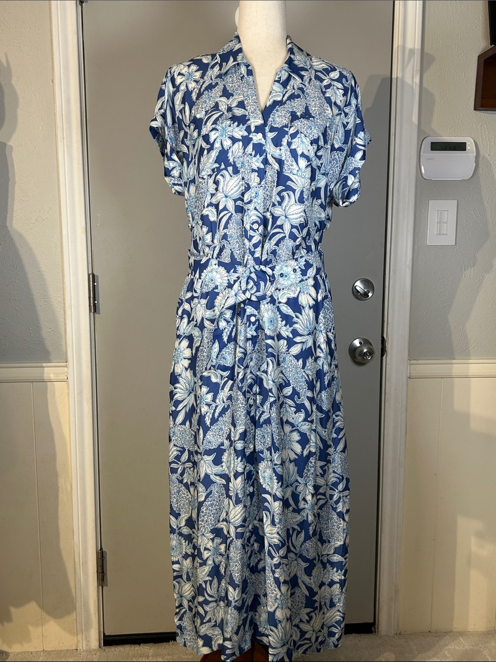 J. McLaughlin Cetara Midi Dress Navy and White floral Silk Blend Resort Vacation